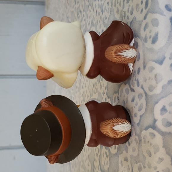 Thanksgiving Salt and Pepper Vintage Hallmark Chipmunks Salt & Pepper - Picture 3 of 12